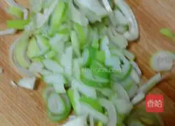 Illustration of how to make bacon fried rice 1