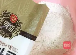 Illustration of how to make green tea steamed buns 2