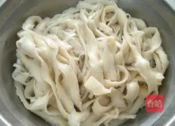 Illustration of how to make noodles with beans and eggs 6