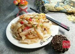 Illustration of how to make fried rice noodles with seafood, eggs and tomatoes 8