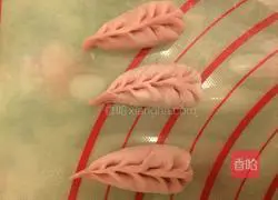 Illustration of how to make dragon fruit dumplings 9 