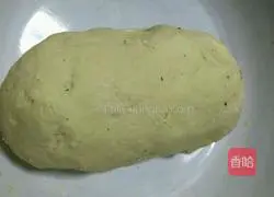 Illustration of how to make cabbage dumpling wrappers 2