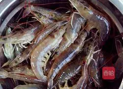 Illustration of how to make shrimp, leek, meat and three fresh dumplings 4