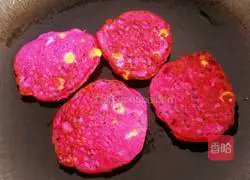 Illustration of how to make dragon fruit egg pancake 12