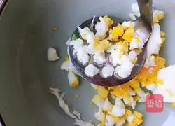 Egg and ham sandwich Illustration of how to do it 3