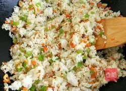 Illustration of how to make fried rice with fancy eggs 7