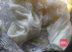 Illustration of how to make steamed rice noodles 1