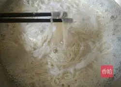 Illustration of how to make hot and sour noodles 2