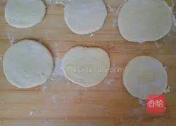 Illustration of how to make sweet potato dough cake 8