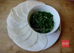 Illustration of how to make dumpling skin scallion pancakes 1