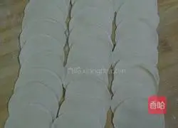 Illustration of how to make beef and pickled cabbage dumplings 10