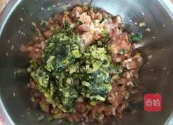 Illustration of how to make pork and sauerkraut dumplings 7