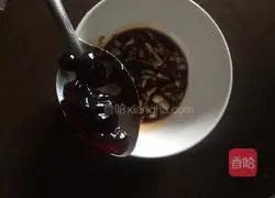 Illustration of how to make garlic carrot noodles 2 