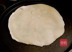 Illustration of how to make egg-filled pancakes 8