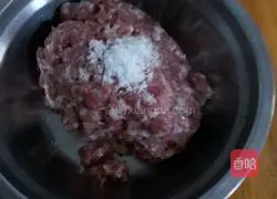 Illustration of how to make leek and pork dumplings 3 