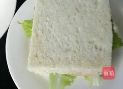 Illustration of how to make breakfast sandwiches 10