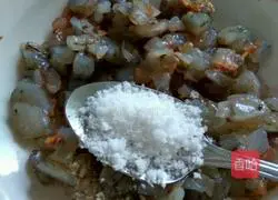 Illustration of how to make spinach, shrimp, and egg dumpling fillings 6