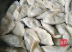 Illustration of how to make leek, vermicelli, egg and lean meat dumplings 7