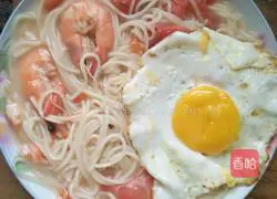 Illustration of how to make tomatoes, eggs and prawn noodles 6