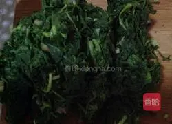 Illustration of how to make shepherd’s purse and meat buns 3