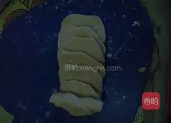 Illustration of how to make flower steamed buns 5