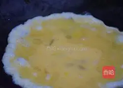 Illustration of how to make bacon and egg fried rice 4