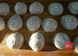 Illustration of how to make scallion pancake 8