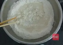 Illustration of how to make mushroom and beef stuffed buns 2