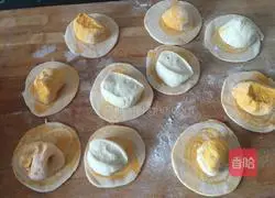 Illustration of how to make pumpkin steamed buns 10