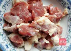 Illustration of how to make mushroom and beef dumplings 1