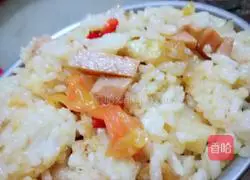 Illustration of Homemade Fried Rice with Pickles and Ham 3