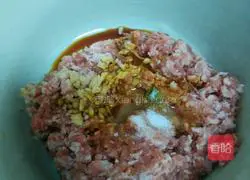 Illustration of how to make mutton and radish dumplings 4