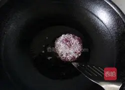 Illustration of how to make purple sweet potato and vegetable shrimp cakes 8