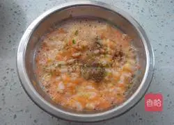 Illustration of how to make salad rice, carrot and egg pancake 9