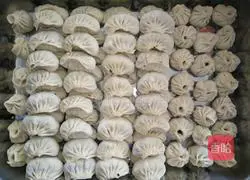 Illustration of how to make three-vegetarian pork dumplings for beginners 7