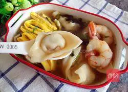 Illustration of how to make seaweed, egg and shrimp wontons 8