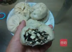 Illustration of how to make mushroom and tofu stuffed buns 11
