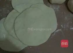  Illustration of how to make pork buns with pickles and vegetables 9