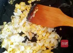 Illustration of how to make cabbage and shrimp dumplings 8