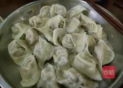 Illustration of how to make cabbage wontons 4