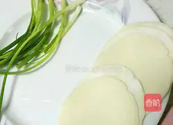 Illustration of how to make scallion pancakes 1