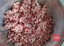 Mutton Illustration of how to make dumplings stuffed with green beans 1