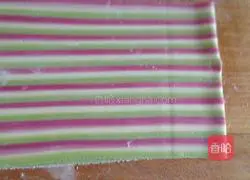 Illustration of how to make rainbow noodles 13