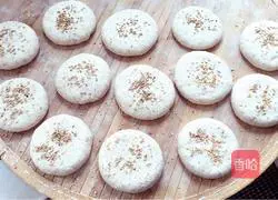 Illustration of making bean dregs and white flour sugar cake 2