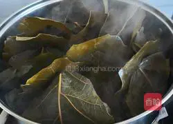Illustration of how to make quince leaf cake 11