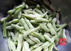 Illustration of how to make kidney bean stuffed dumplings 1