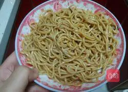 Illustration of how to make noodles with scallion oil 3