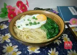 Illustration of how to make poached egg noodles 8