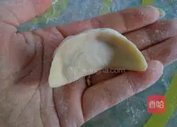 Illustration of how to make leek, egg and shrimp skin dumplings 13