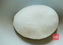 Illustration of how to make Mickey Mouse steamed buns 3